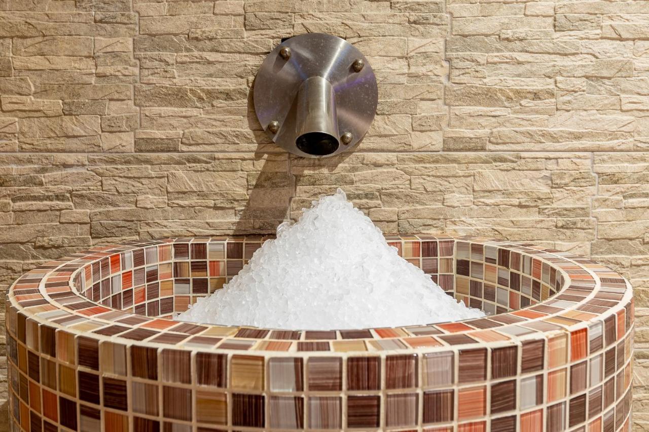 דבין Spa Hotel Persenk מראה חיצוני תמונה Ice fountain