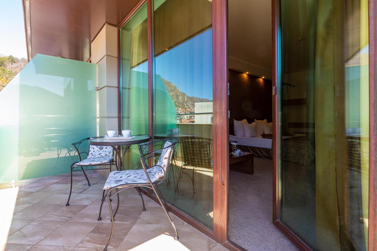 דבין Spa Hotel Persenk מראה חיצוני תמונה A balcony at a hotel