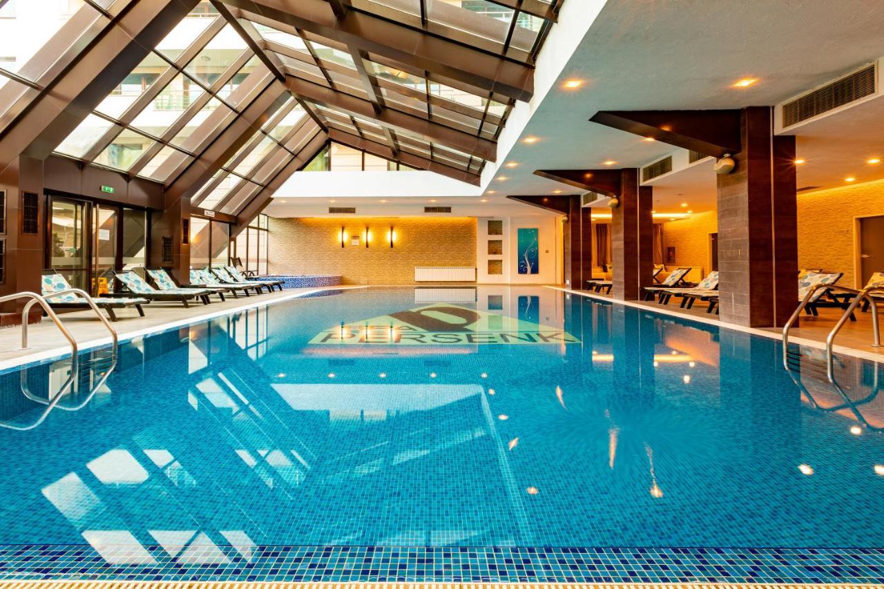 דבין Spa Hotel Persenk מראה חיצוני תמונה The swimming pool at the hotel