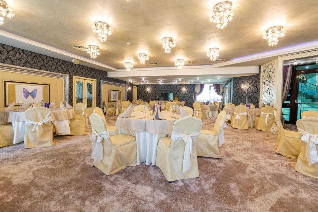 דבין Spa Hotel Persenk מראה חיצוני תמונה The ballroom