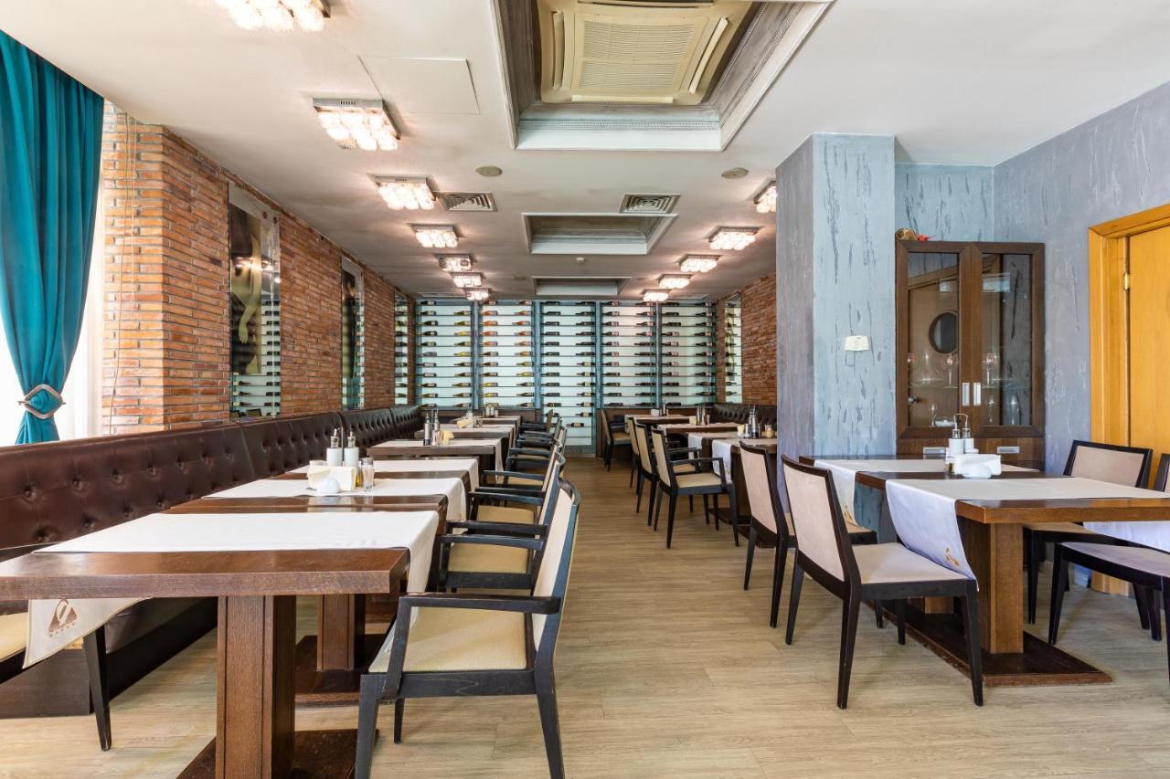דבין Spa Hotel Persenk מראה חיצוני תמונה Restaurant interior