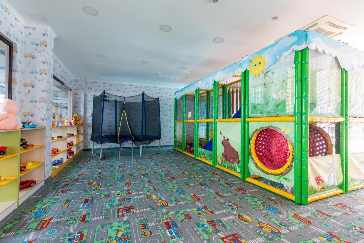 דבין Spa Hotel Persenk מראה חיצוני תמונה The Children's Playroom