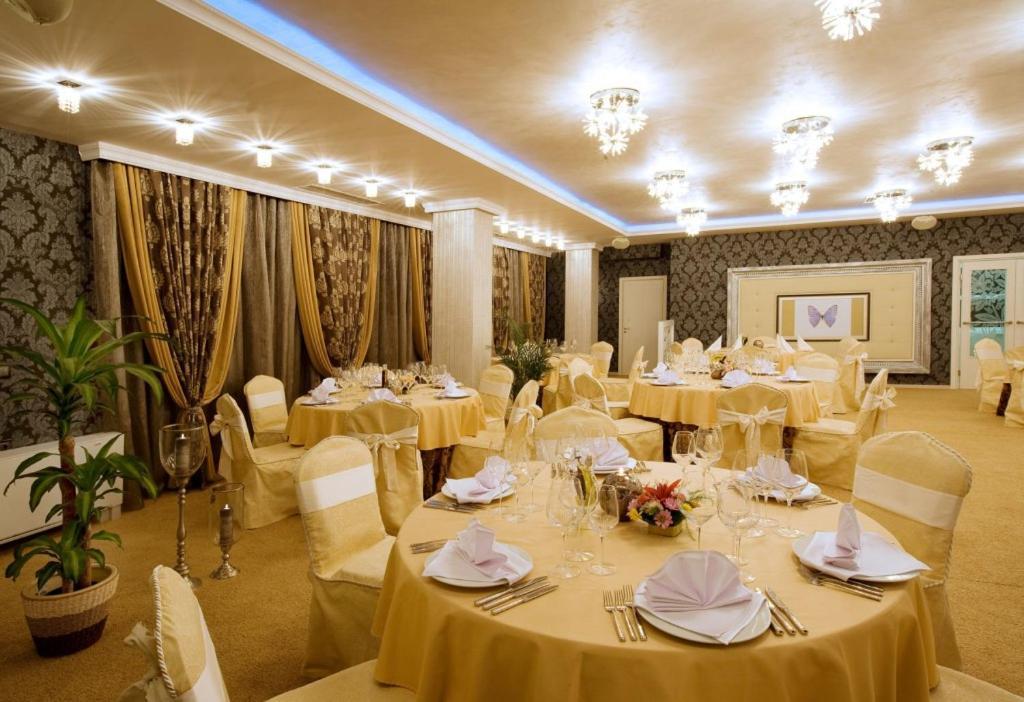 דבין Spa Hotel Persenk מראה חיצוני תמונה A banquet hall