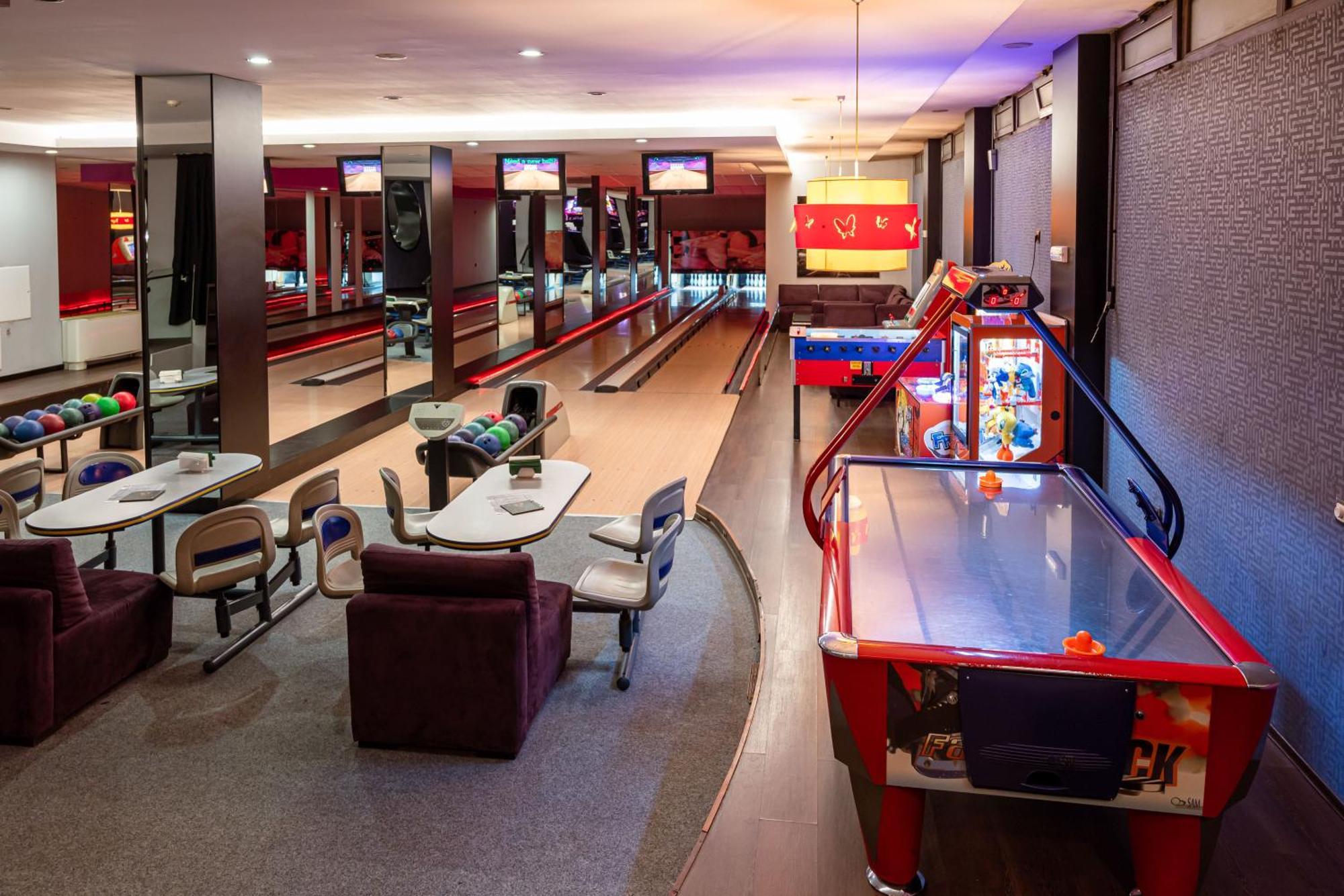 דבין Spa Hotel Persenk מראה חיצוני תמונה The bowling alley at the 2012 Olympic Village