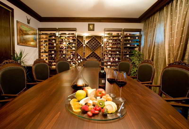 דבין Spa Hotel Persenk מסעדה תמונה Wine tasting room